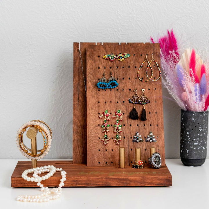 Gorgeous DIY Jewelry Display