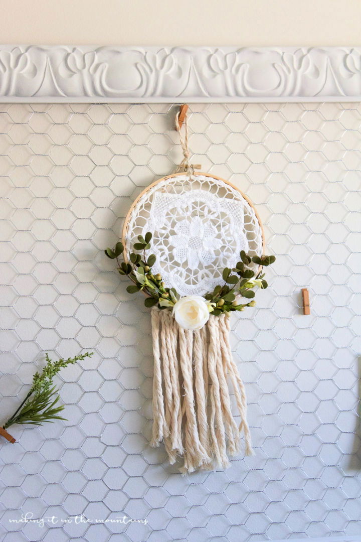 DIY Farmhouse Style Dreamcatcher From a Vintage Doily